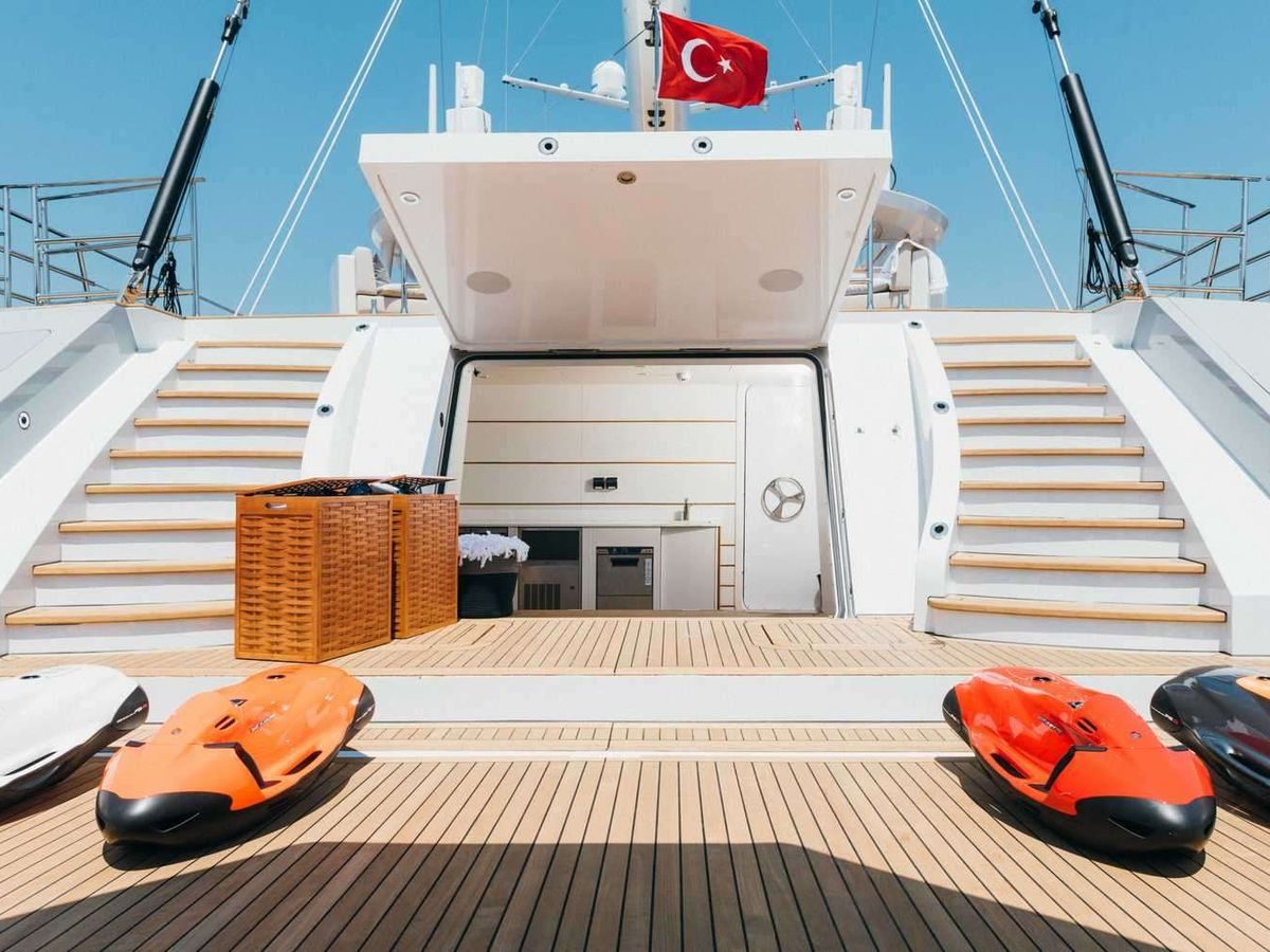 Upper deck