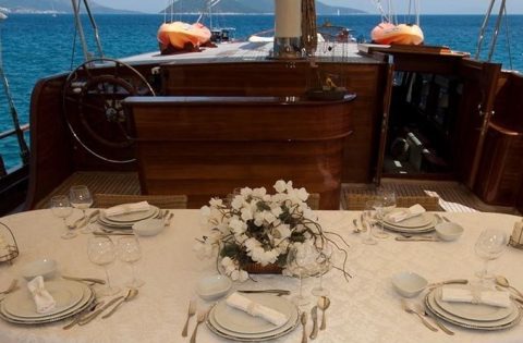 Arif Kaptan A, aft deck dining & lounge