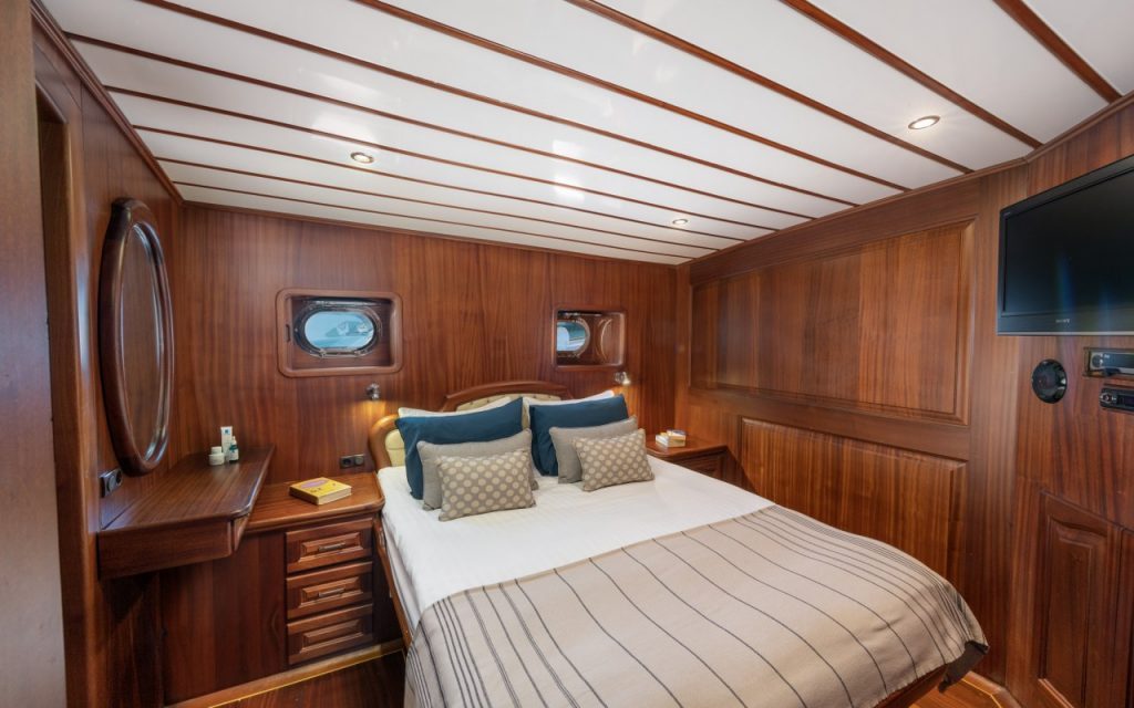 Double cabin