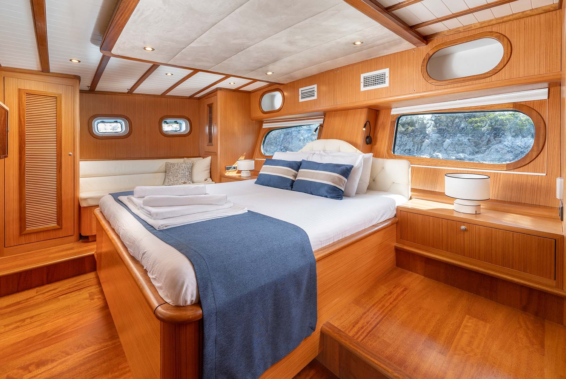 Gozdem The One, master Cabin