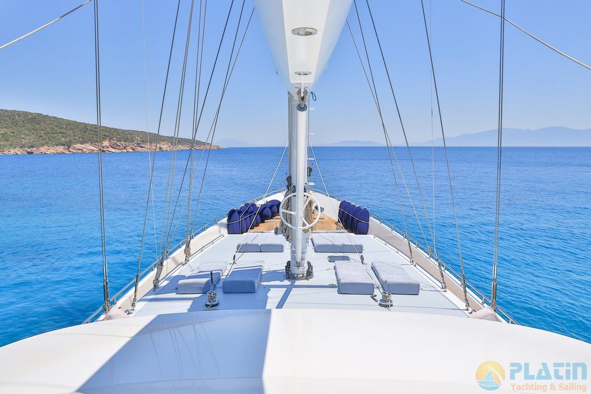 Gul Maria, foredeck