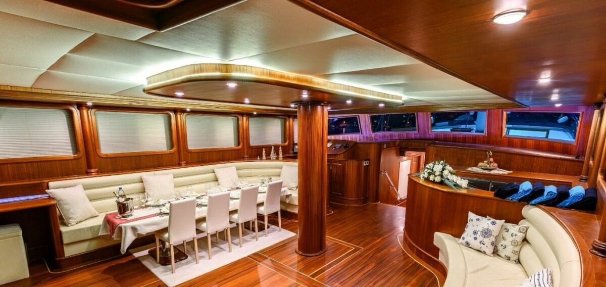 Halcon Del Mar, indoor saloon