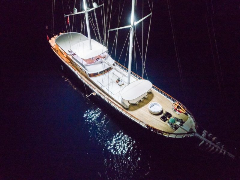 Foredeck jacuzzi