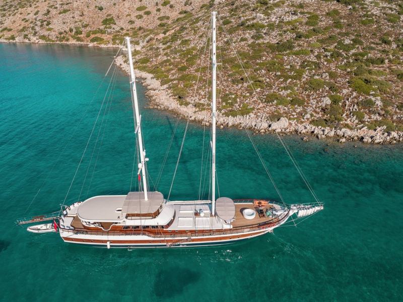 Halcon Del Mar, foredeck jacuzzi & lounge