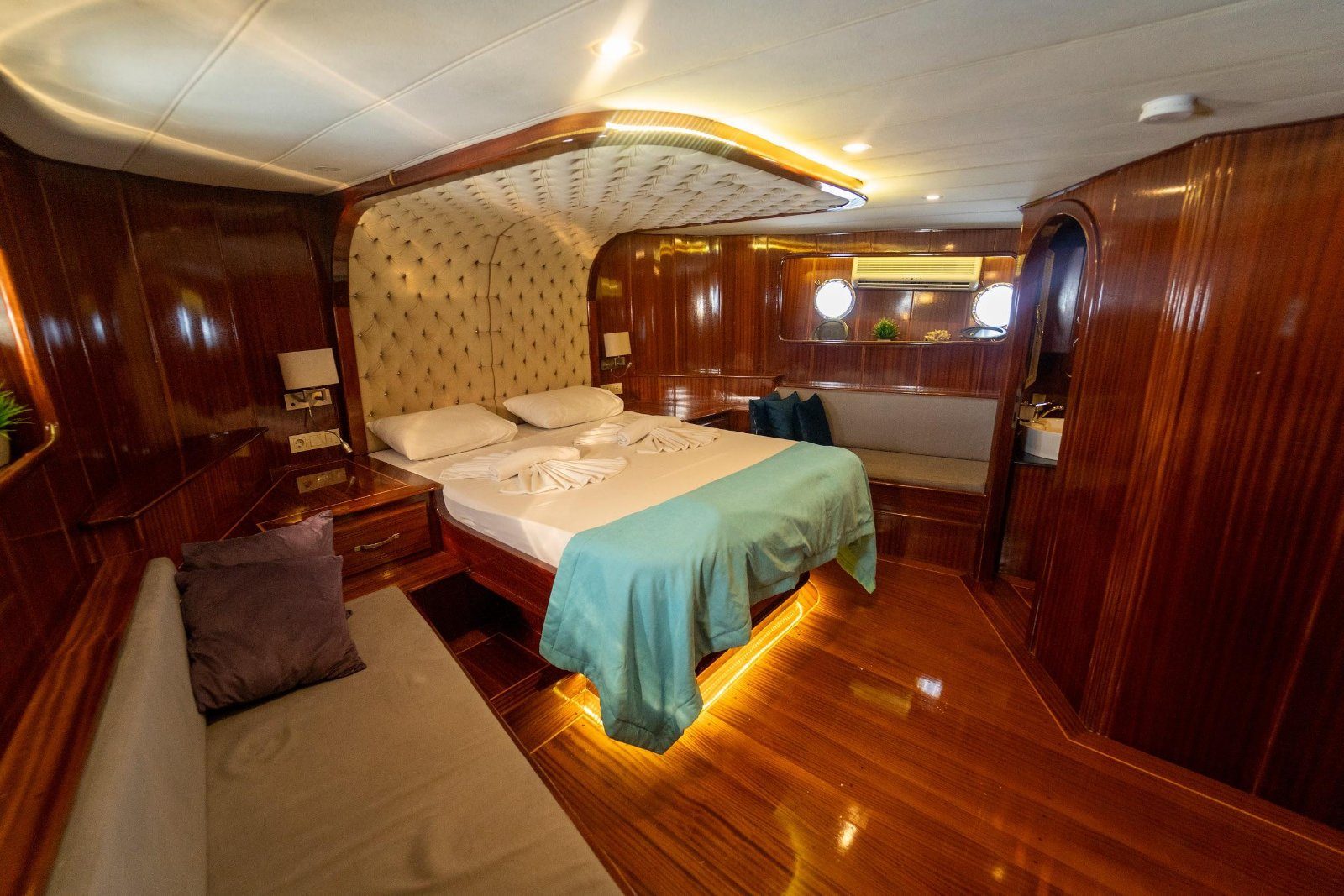 Bow master double cabin
