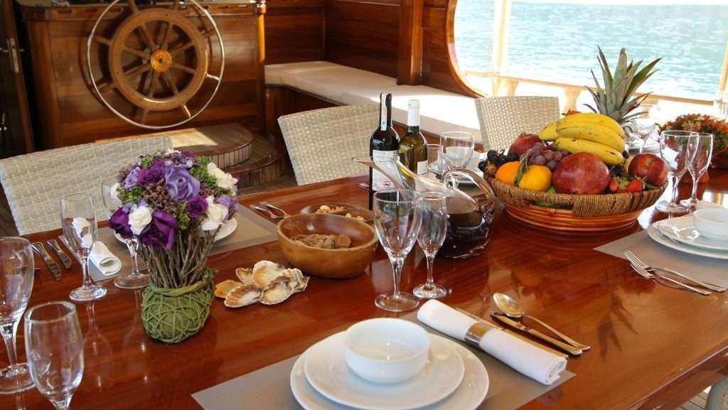 Fresh fruit at the table