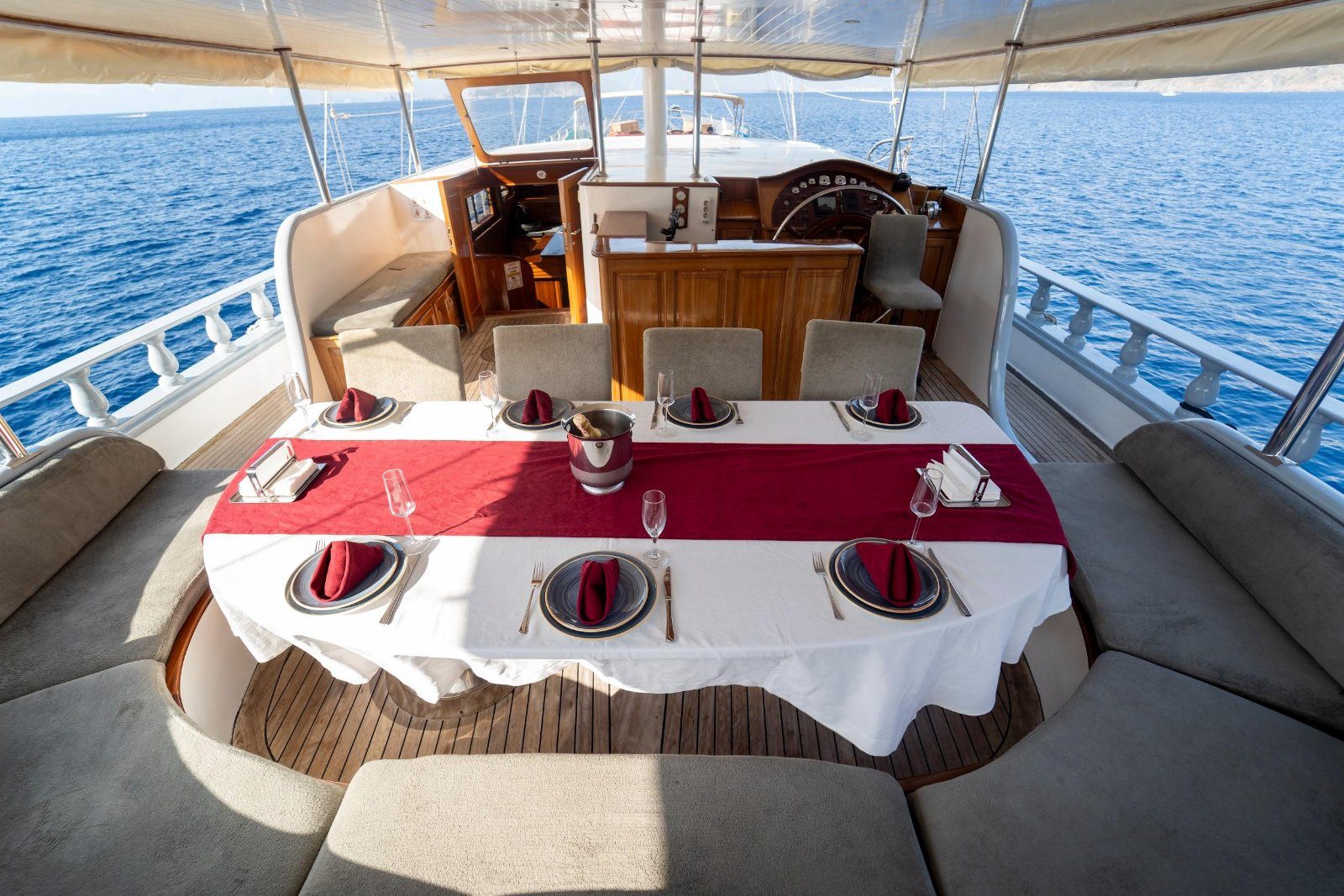 Aft deck dining