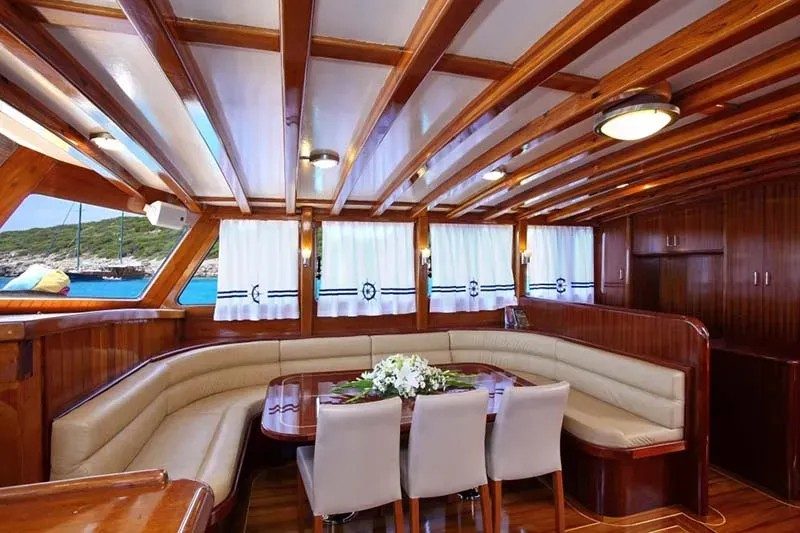 Kaya Guneri I, indoor saloon & bar