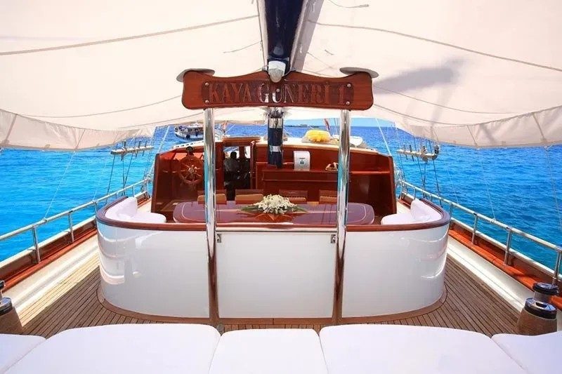 Kaya Guneri I, aft deck dining & lounge