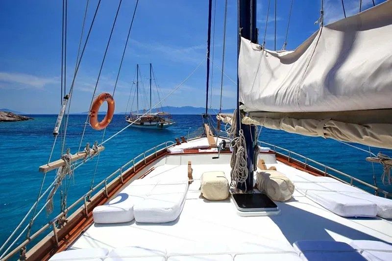 Kaya Guneri I, foredeck lounge