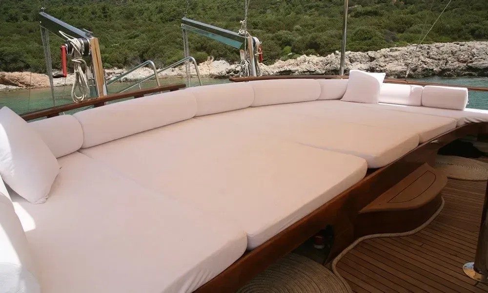 Kaya Guneri II from the bow