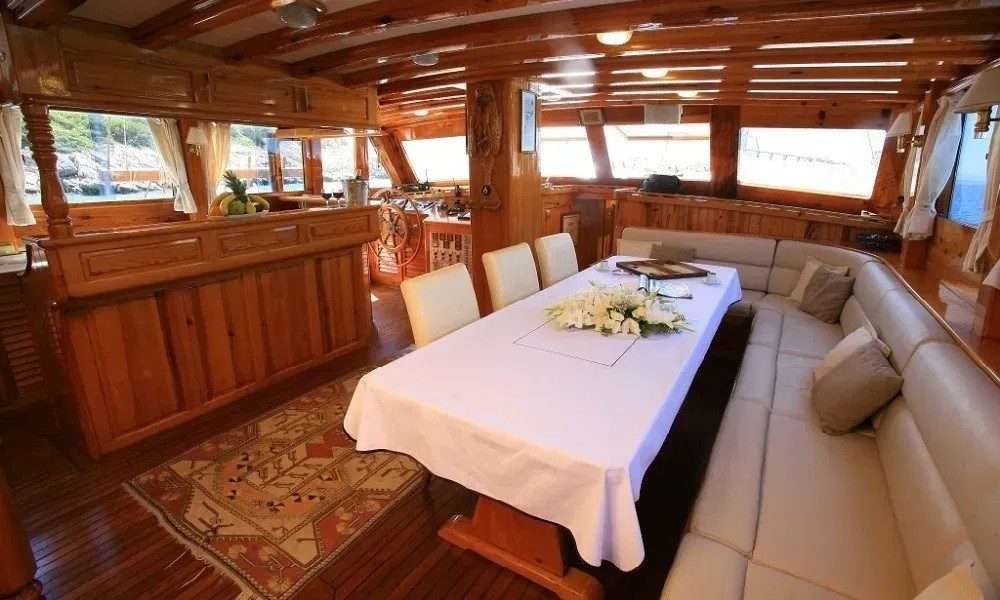 Indoor saloon and lounge
