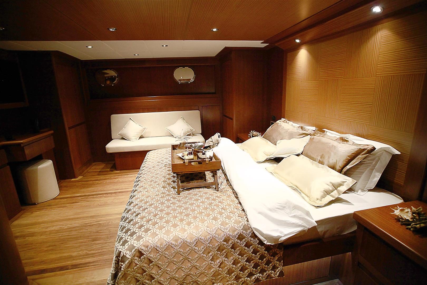 Stern master double cabin
