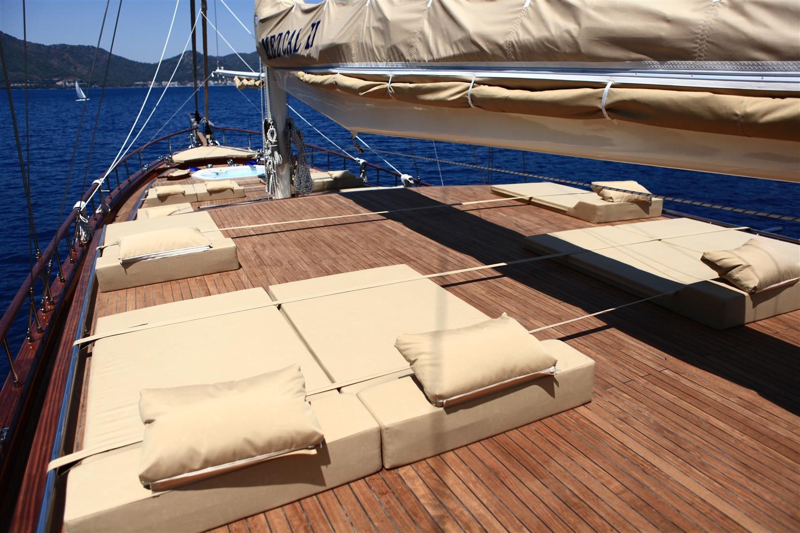 Bow sunbathing cushions