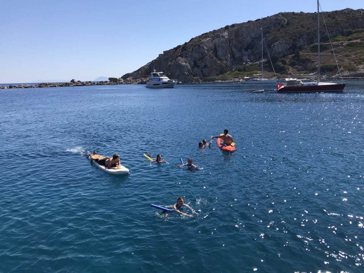 Guests swimming from the boat at a midday stop