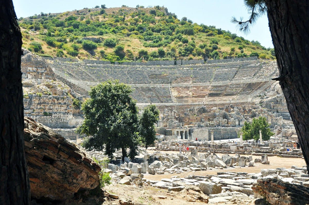 Efes'te Büyük Tiyatro, sahne zemininden